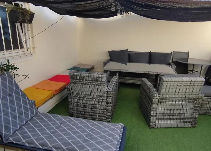 Joli Avec Grande Et Belle Terrasse, Au Pied De La Du Grazel! * Gruissan